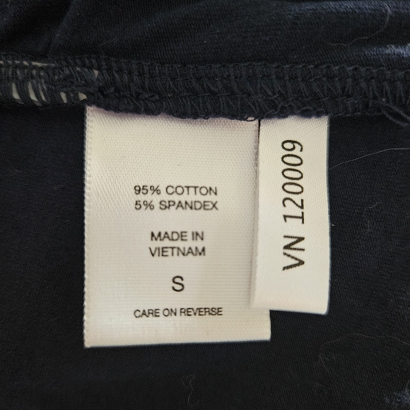 Soho Navy Blue V-Neck Cinched Side Top Sz S - Picture 3 of 6